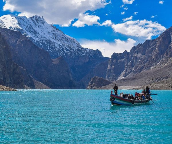 ata abad lake ]