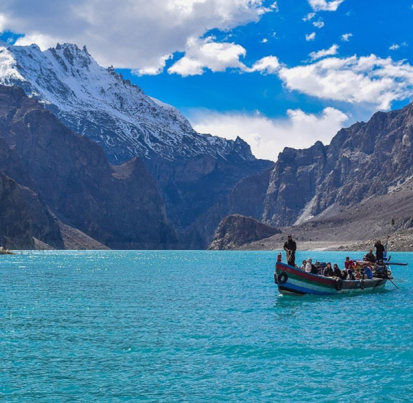 ata abad lake ]